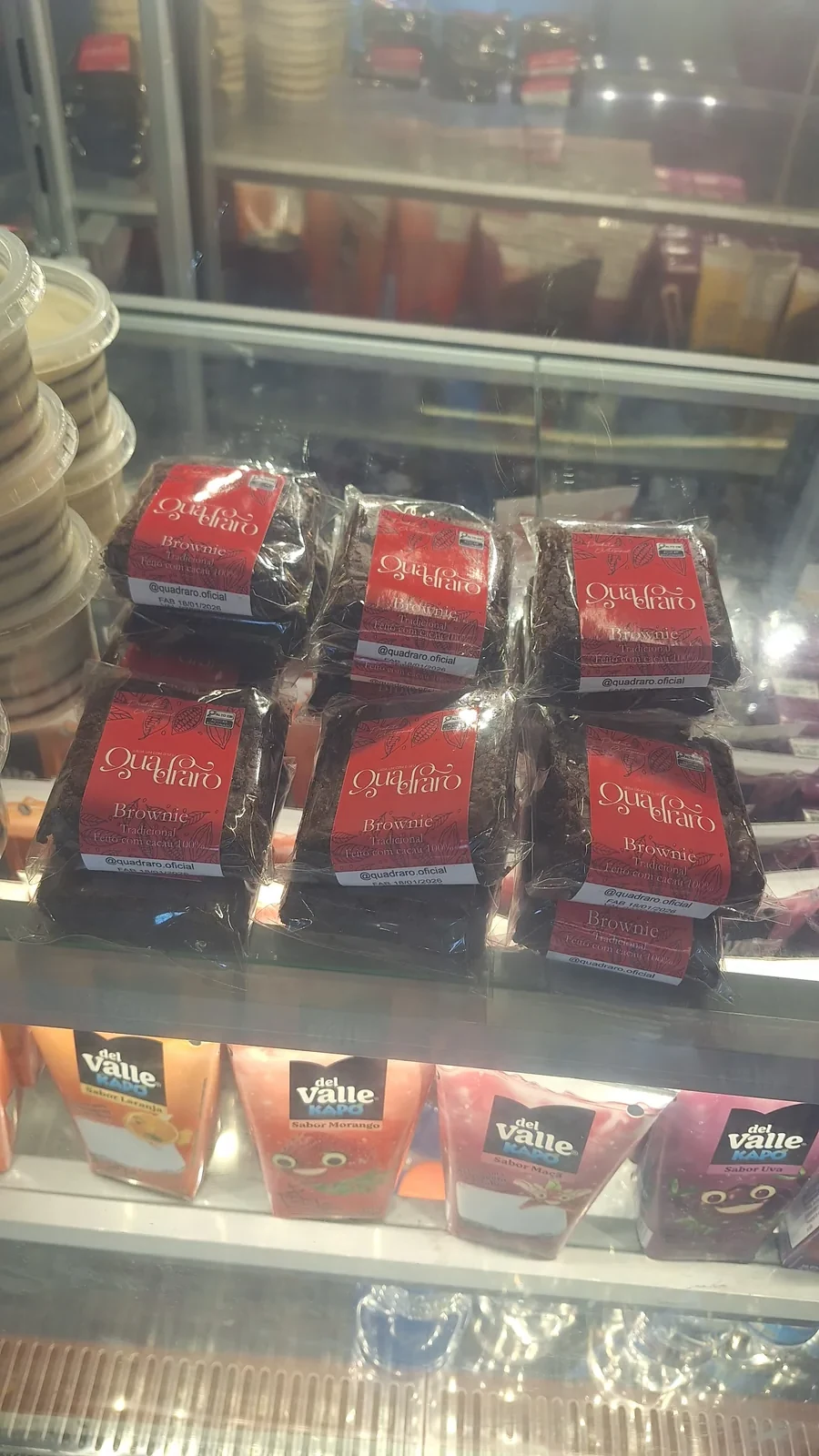 Brownies Quadraro expostos em ponto parceiro